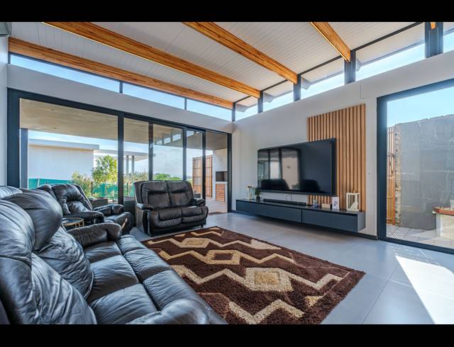 4 BEDROOM FREEHOLD FOR SALE IN SEATON ESTATE
